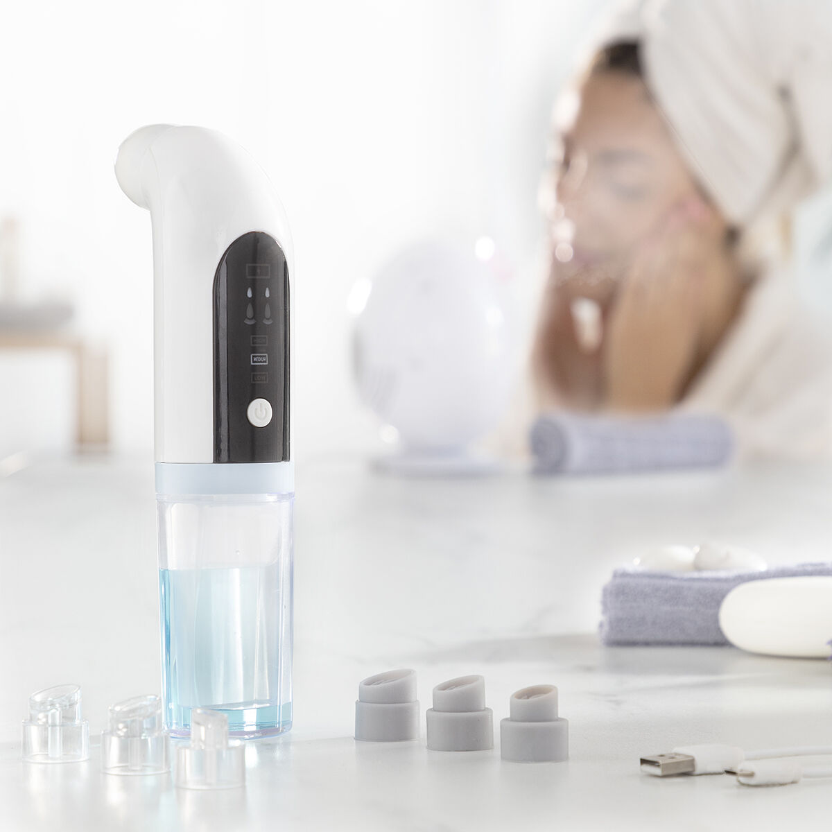 InnovaGoods Hyser genopladelig hydro-ansigtsrenser til dybderens